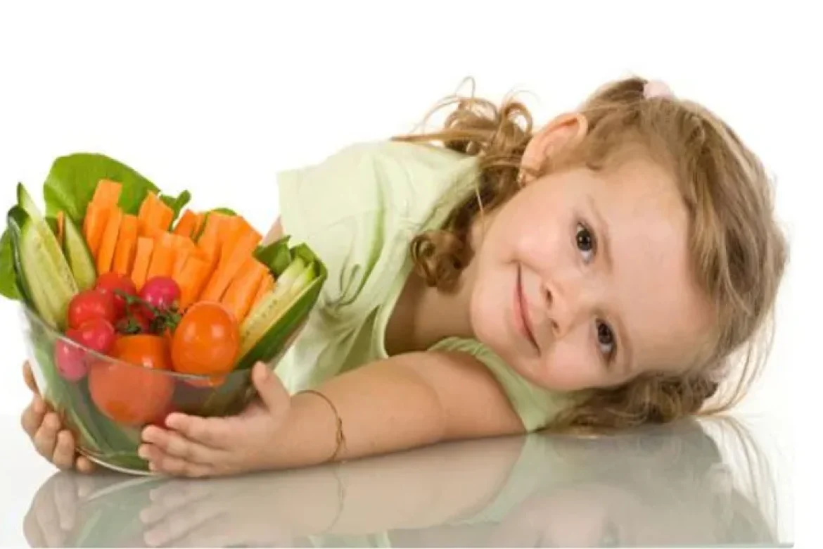 Inculcating healthy eating habits in toddlers.